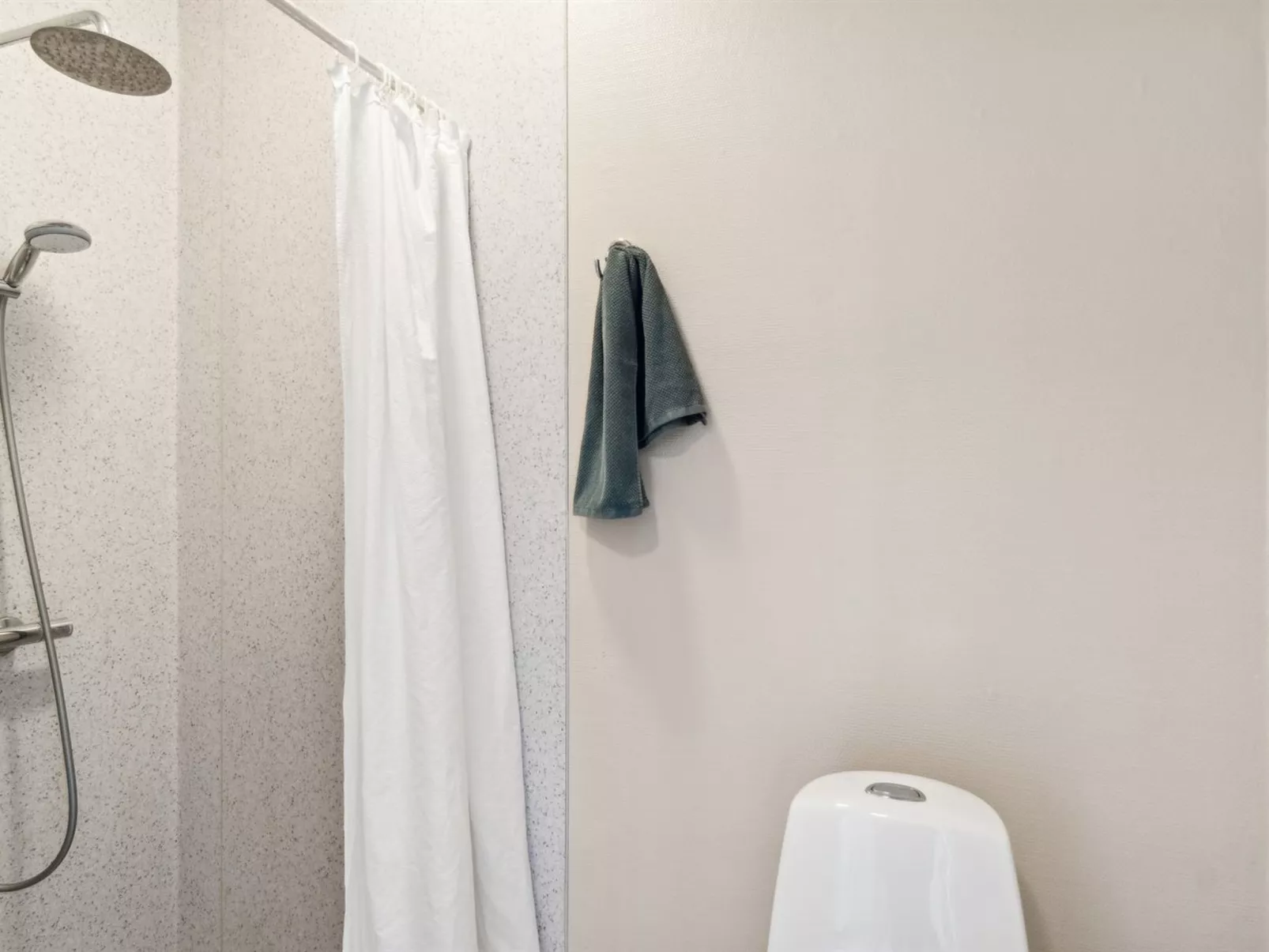 "Amiira" - 500m from the sea-Binnen