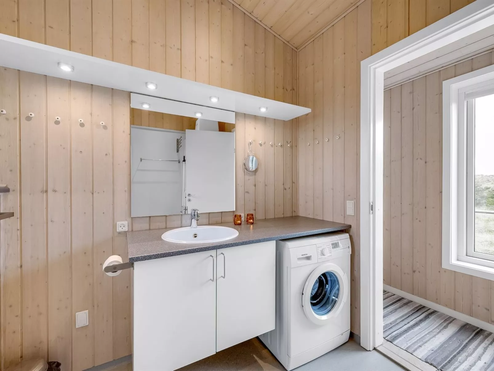 "Paaske" -  from the sea-Binnen