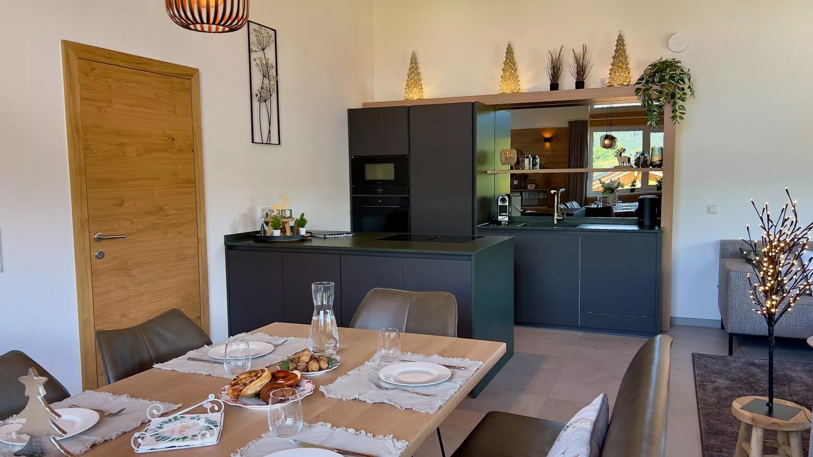 Almchalet Alpenglück-Eetkamer