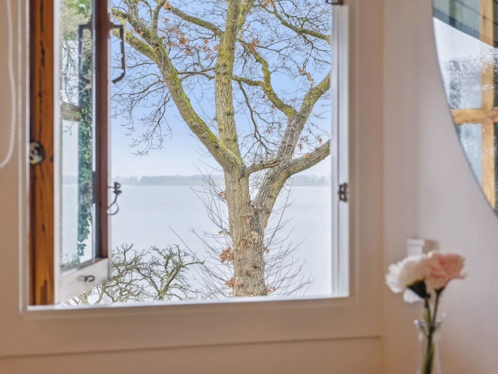 "Titta" - 10m to the fjord-Buiten