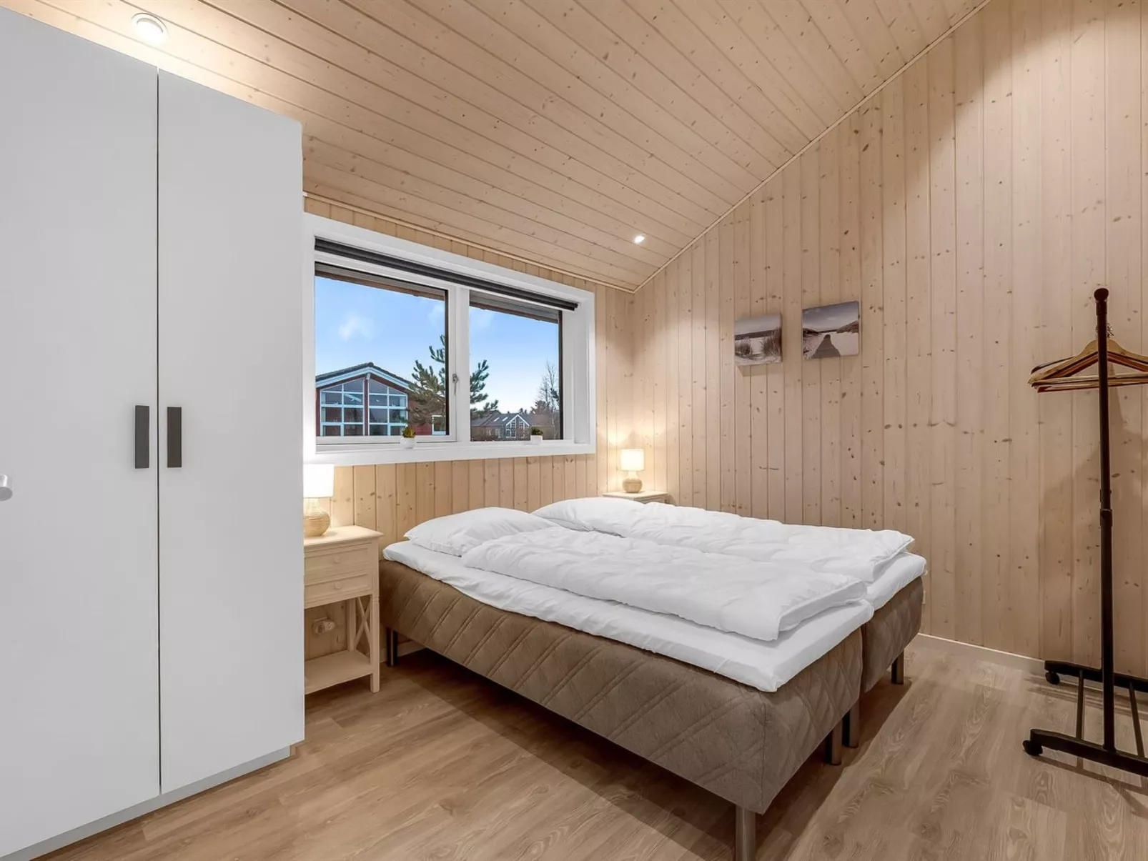 "Corina" - 850m to the fjord-Binnen