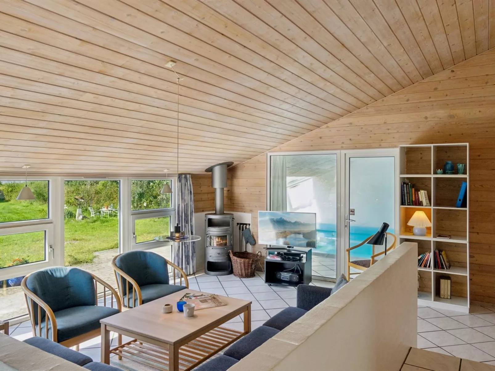 "Joella" - 75m from the sea-Binnen