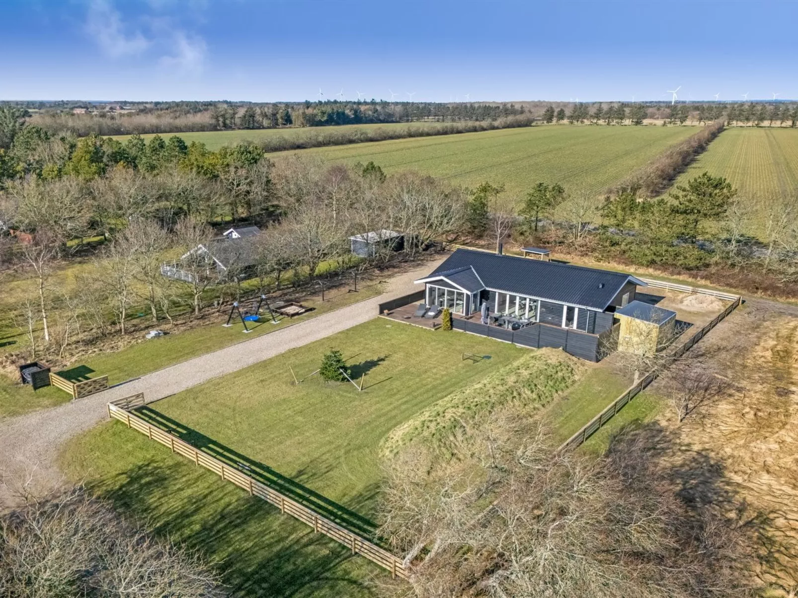 "Elisaveta" - 400m to the fjord-Buiten