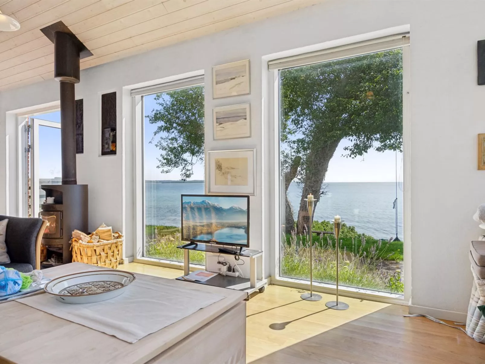 "Bryngeir" - 25m from the sea-Buiten