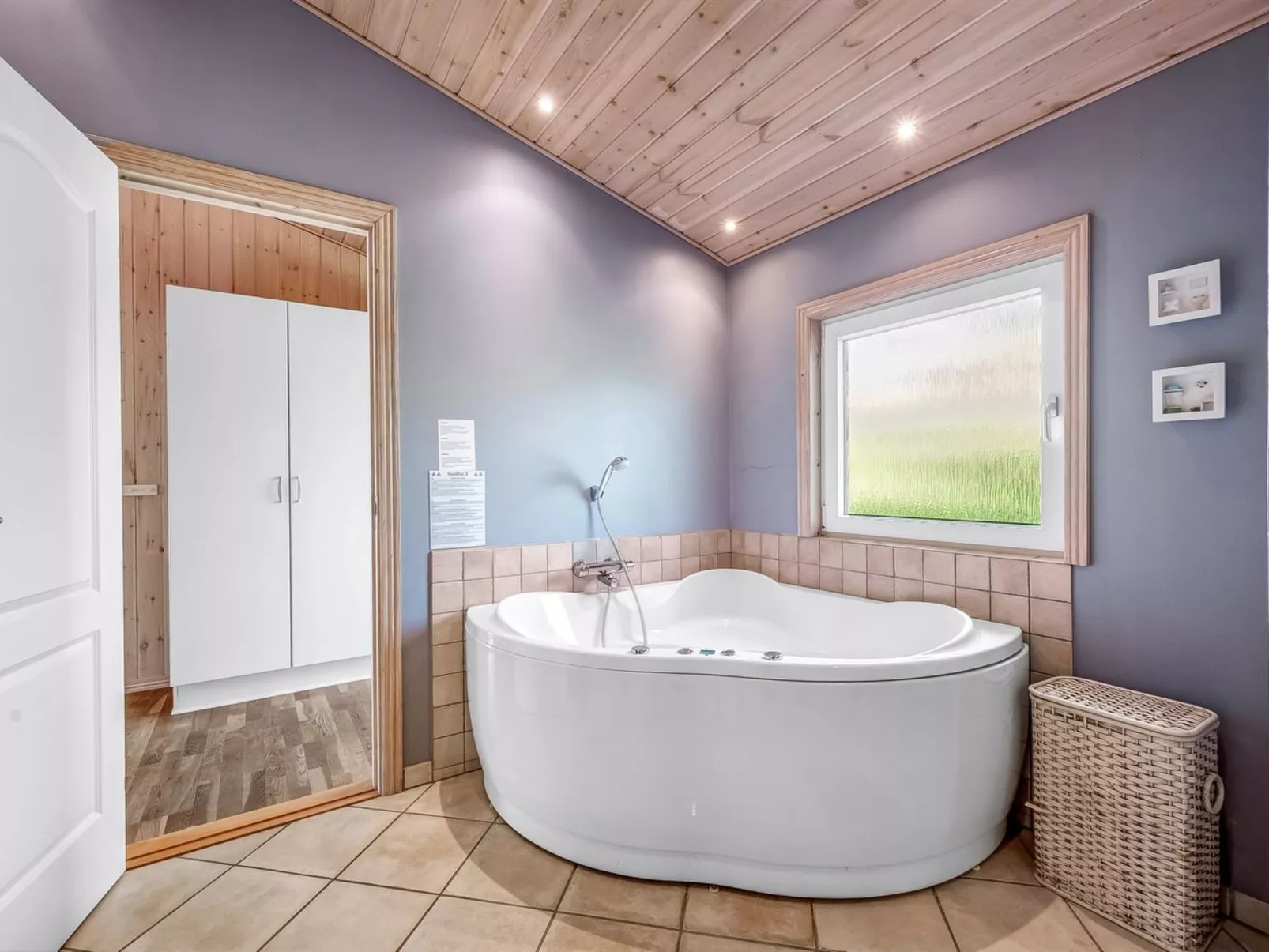 "Efka" - 600m to the fjord-Binnen