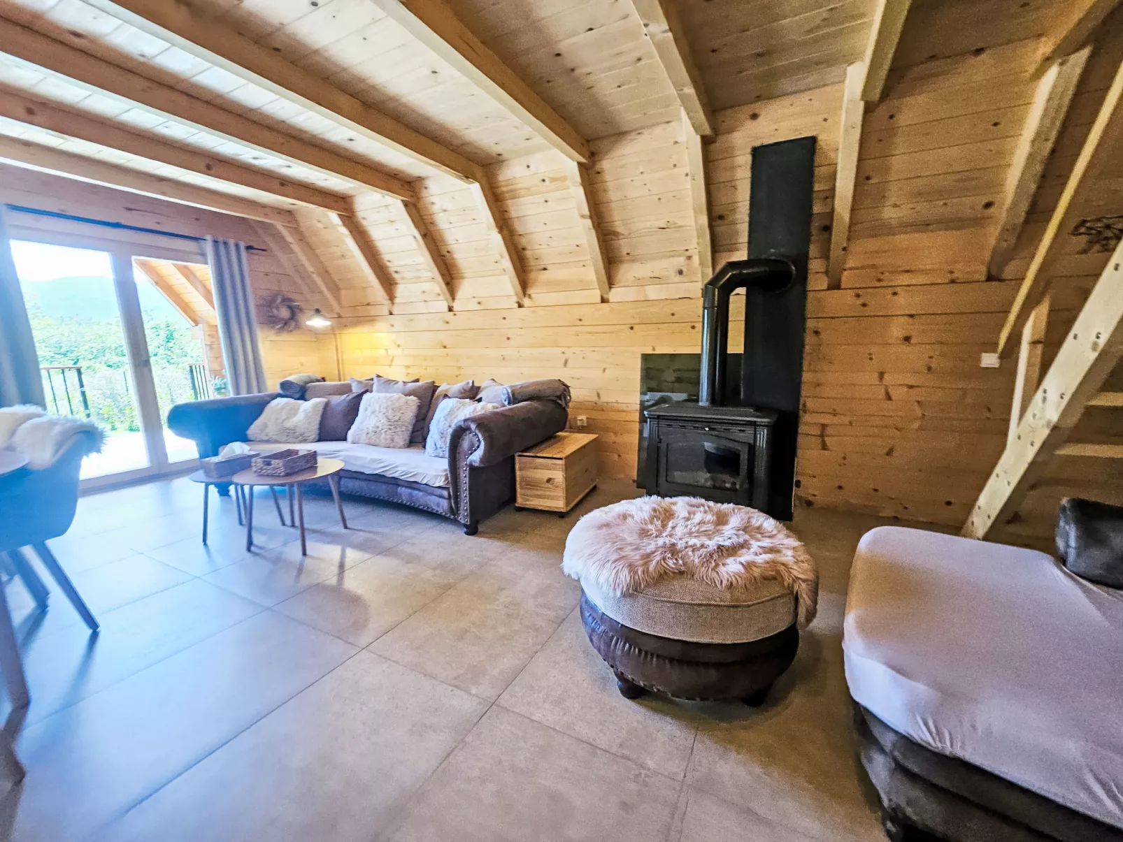 Tomina Koliba Lika-Binnen