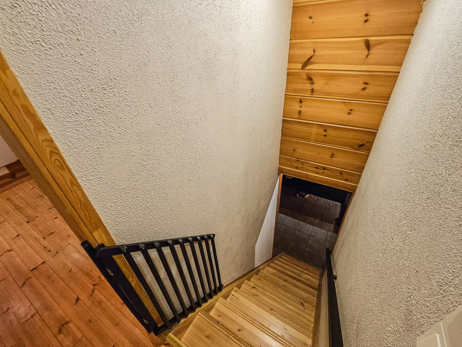 Rovarakka 1 b-Binnen