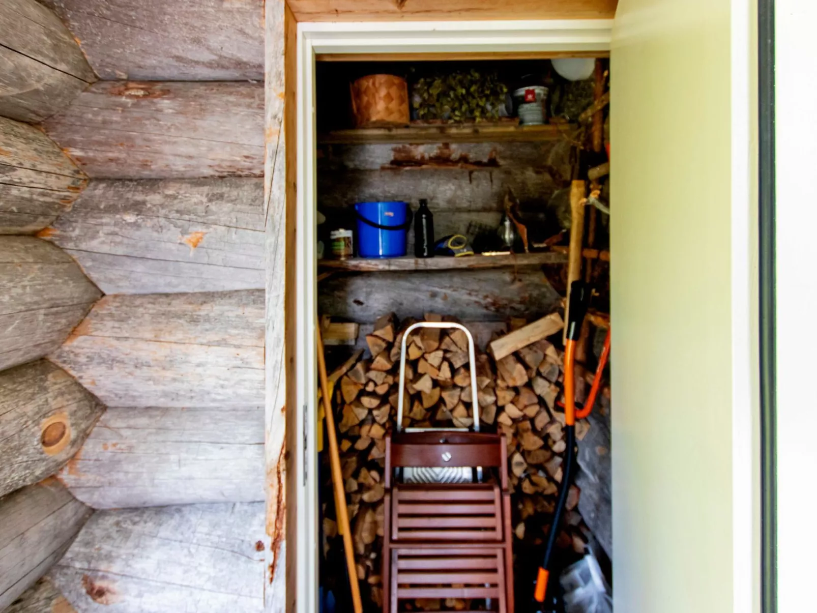 Hankipolku 7b / ukuli-Binnen