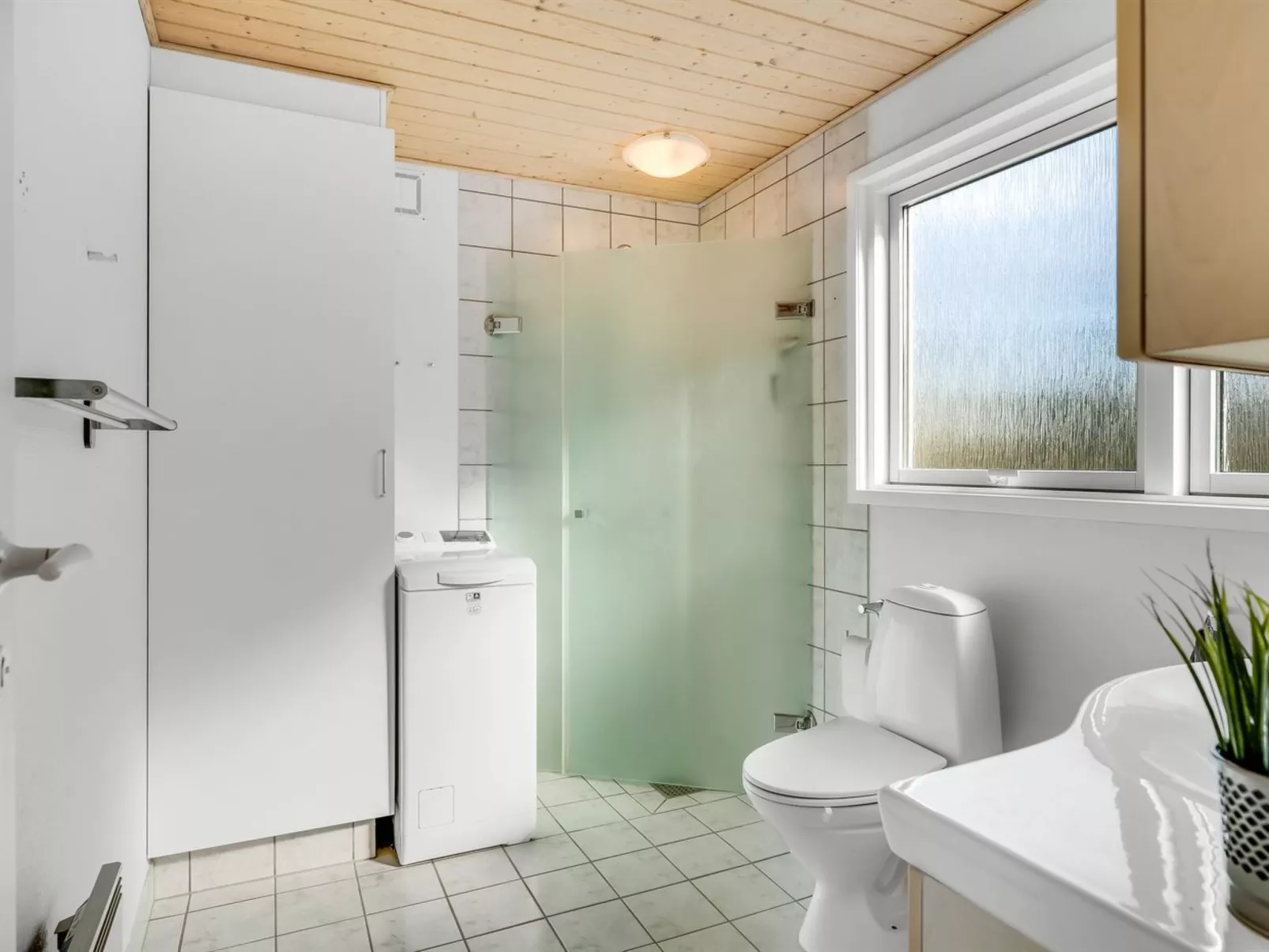 "Elisabete" - 200m to the fjord-Binnen