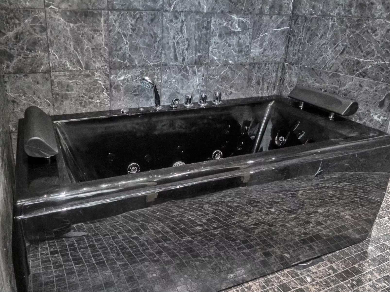 Saaruan aurinko-Binnen