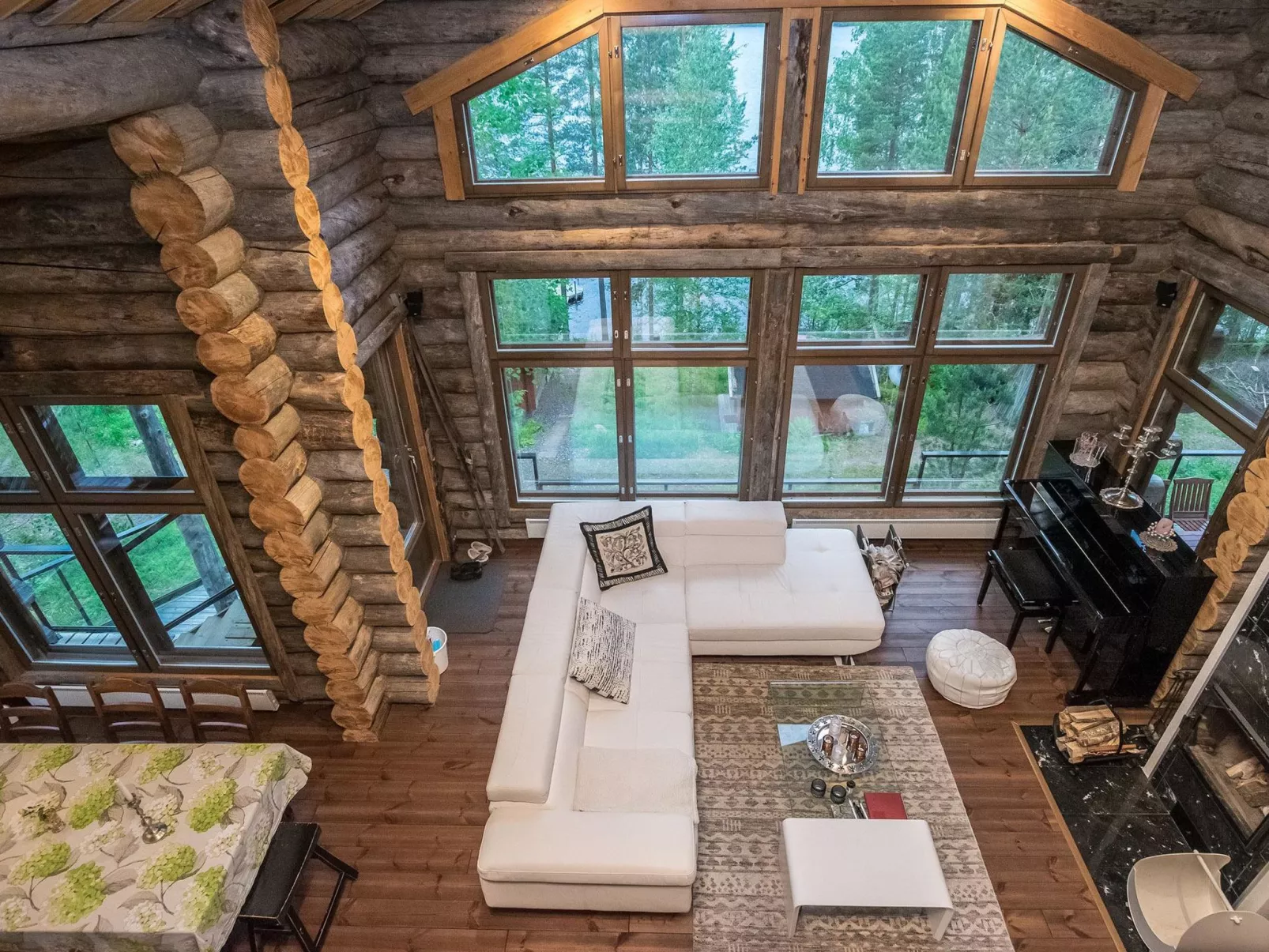 Villa sieponpesä-Binnen