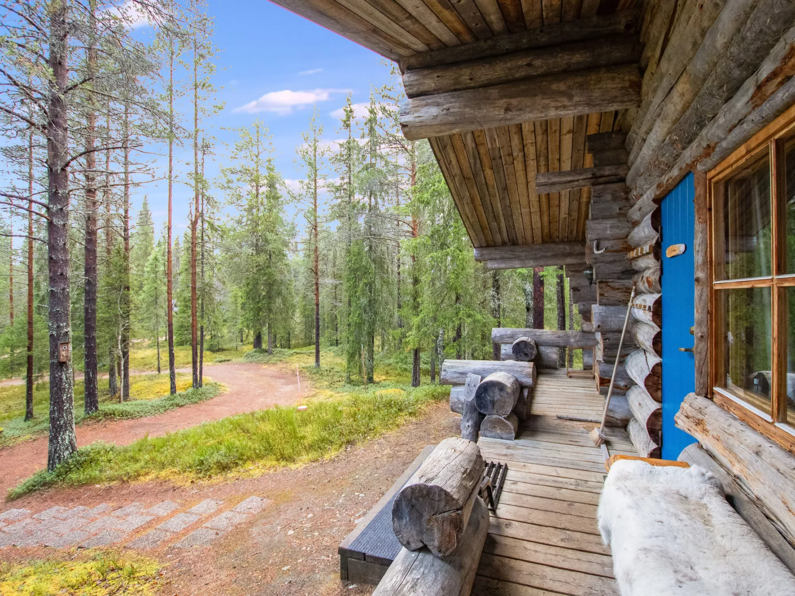 Salmentieva 2-Binnen