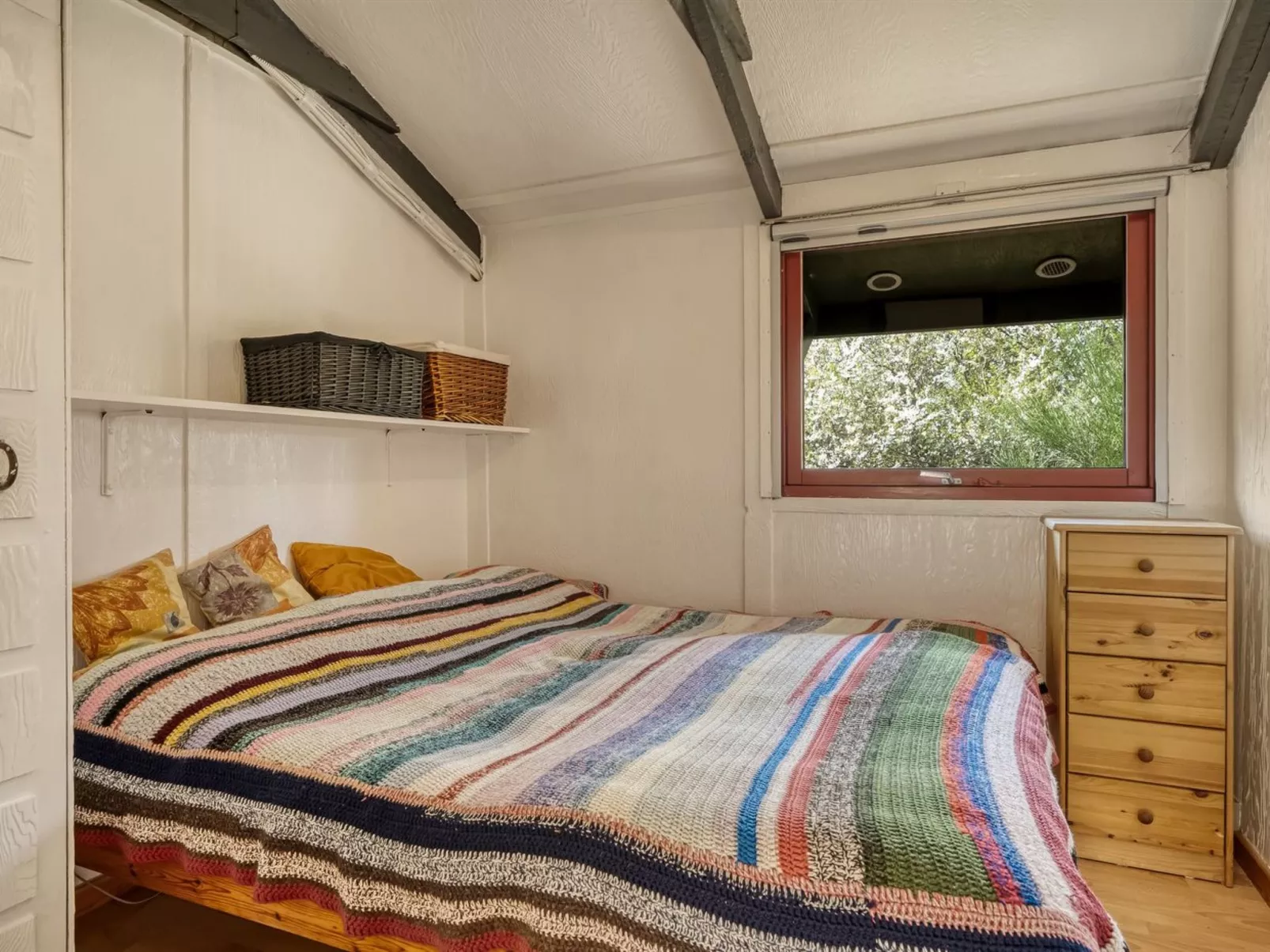 "Nimrod" - 800m from the sea-Binnen