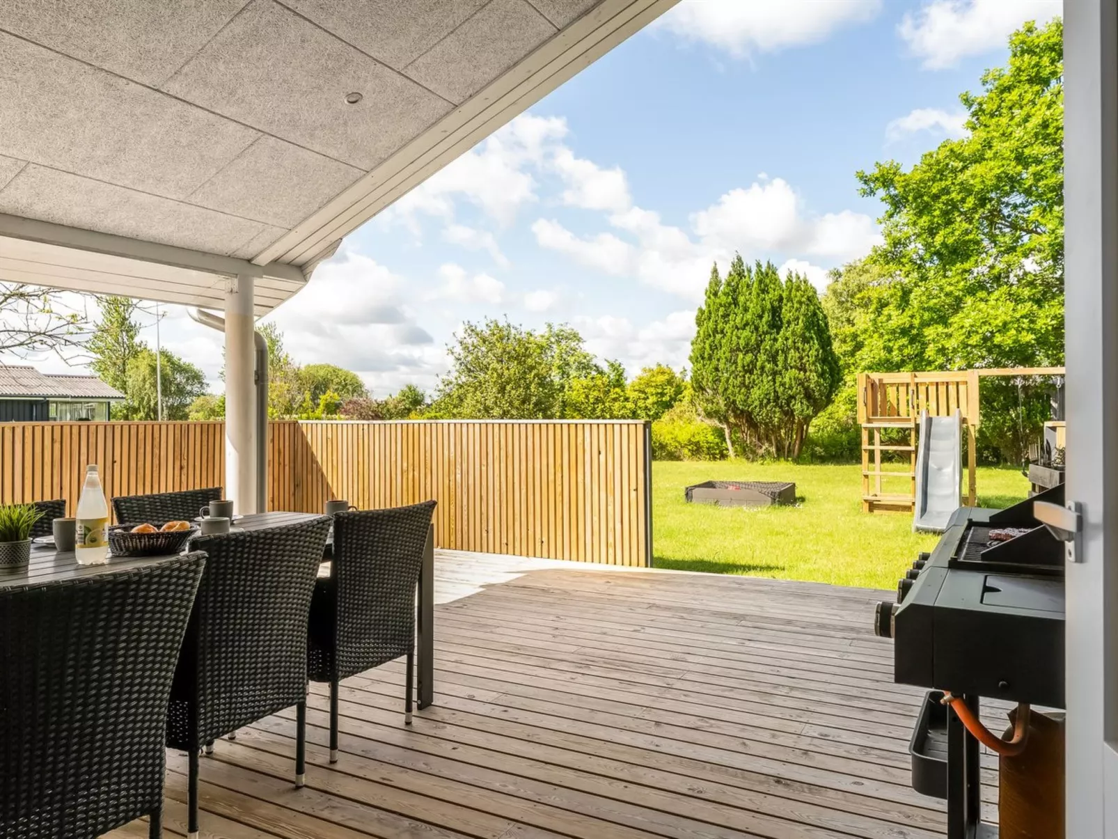 "Ebertine" - 740m to the fjord-Buiten