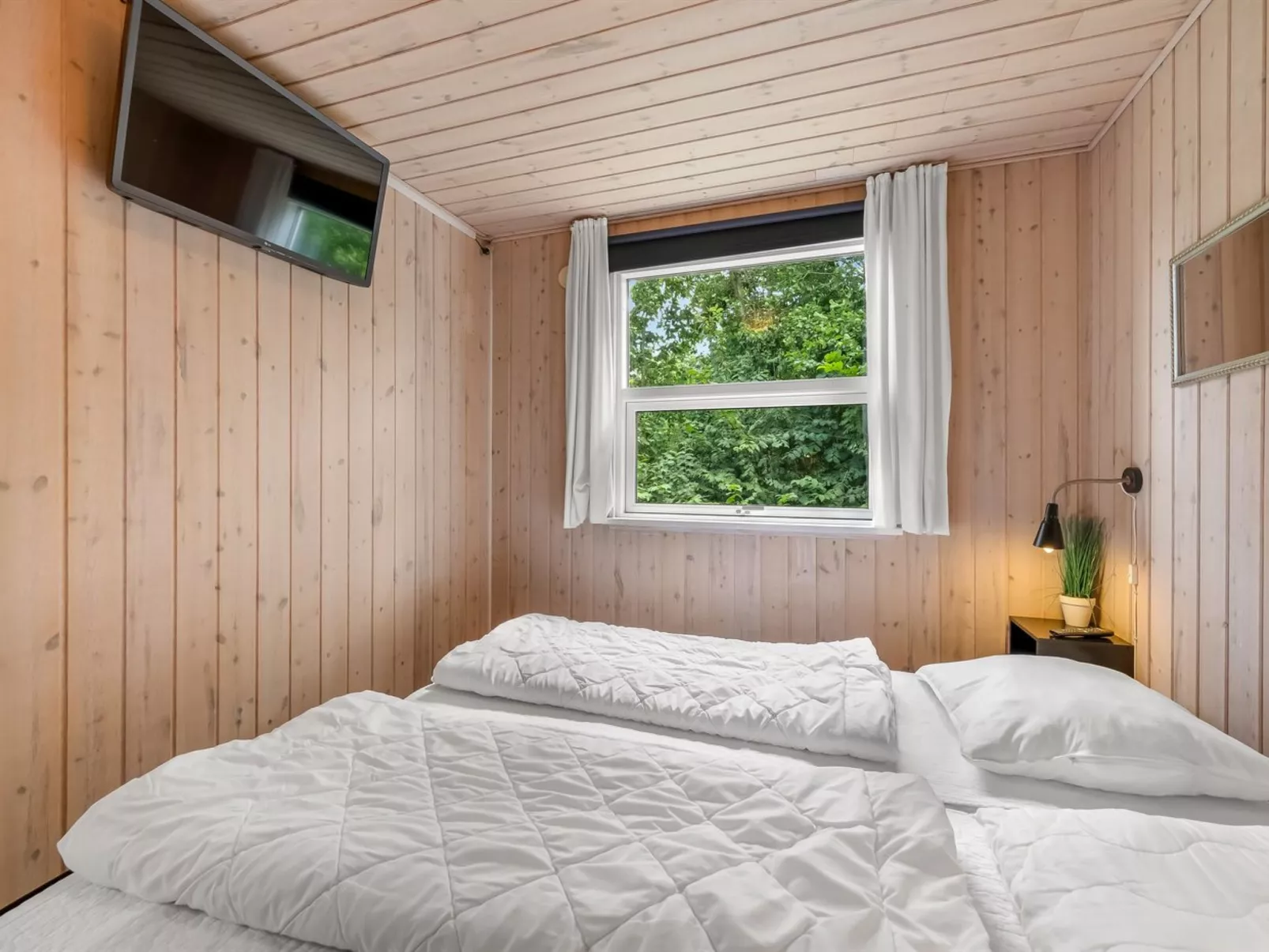 "Mina" - 600m to the fjord-Binnen