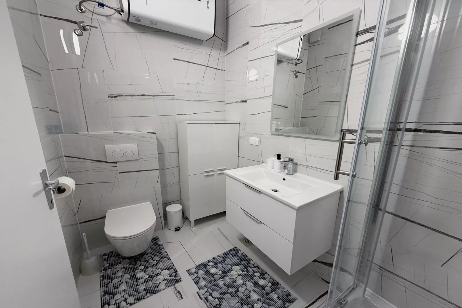 Anima Mea Old Town Apartments- Premium Apartment with Balcony-Badkamer