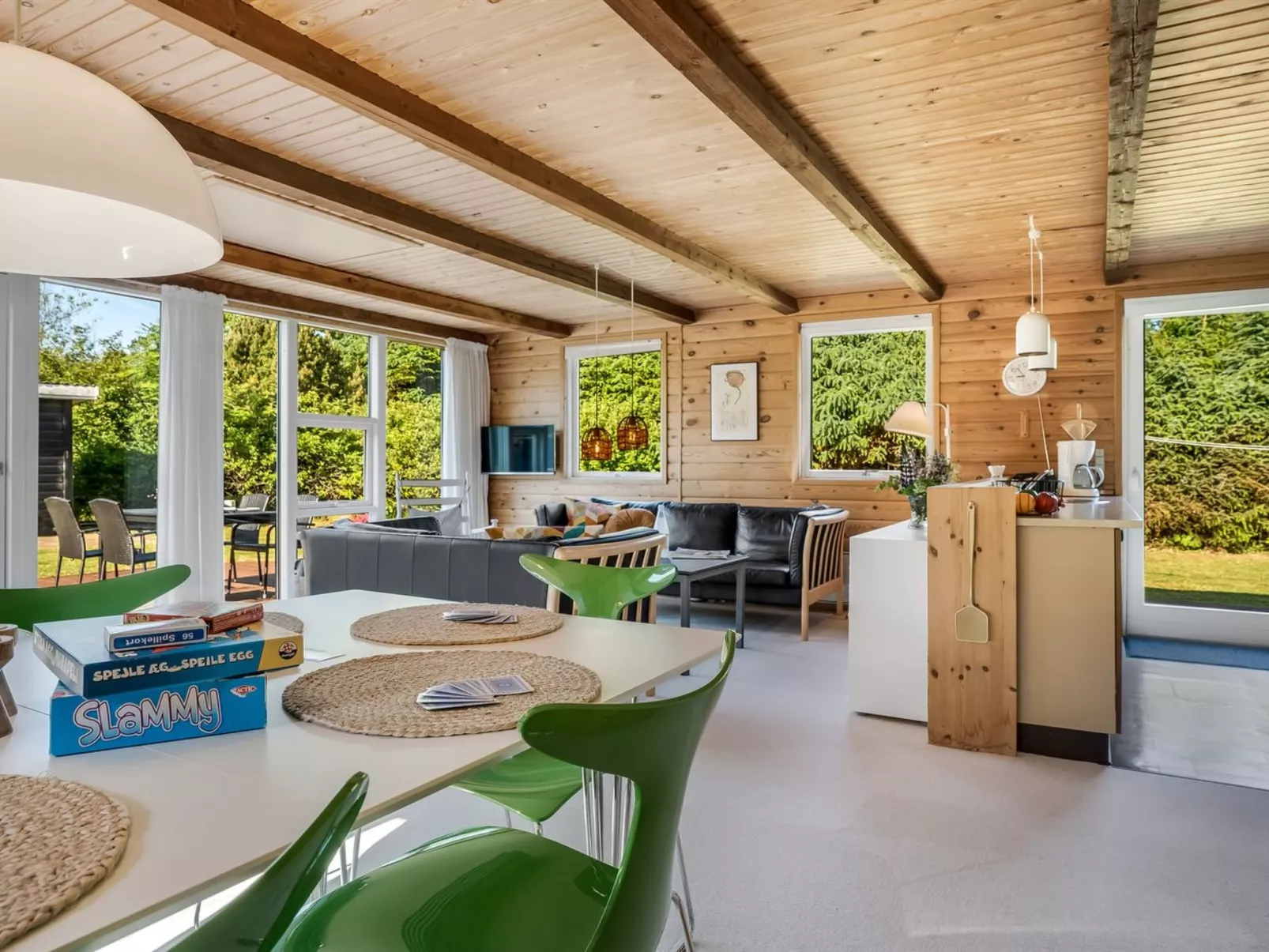 "Laris" - 700m to the fjord-Binnen