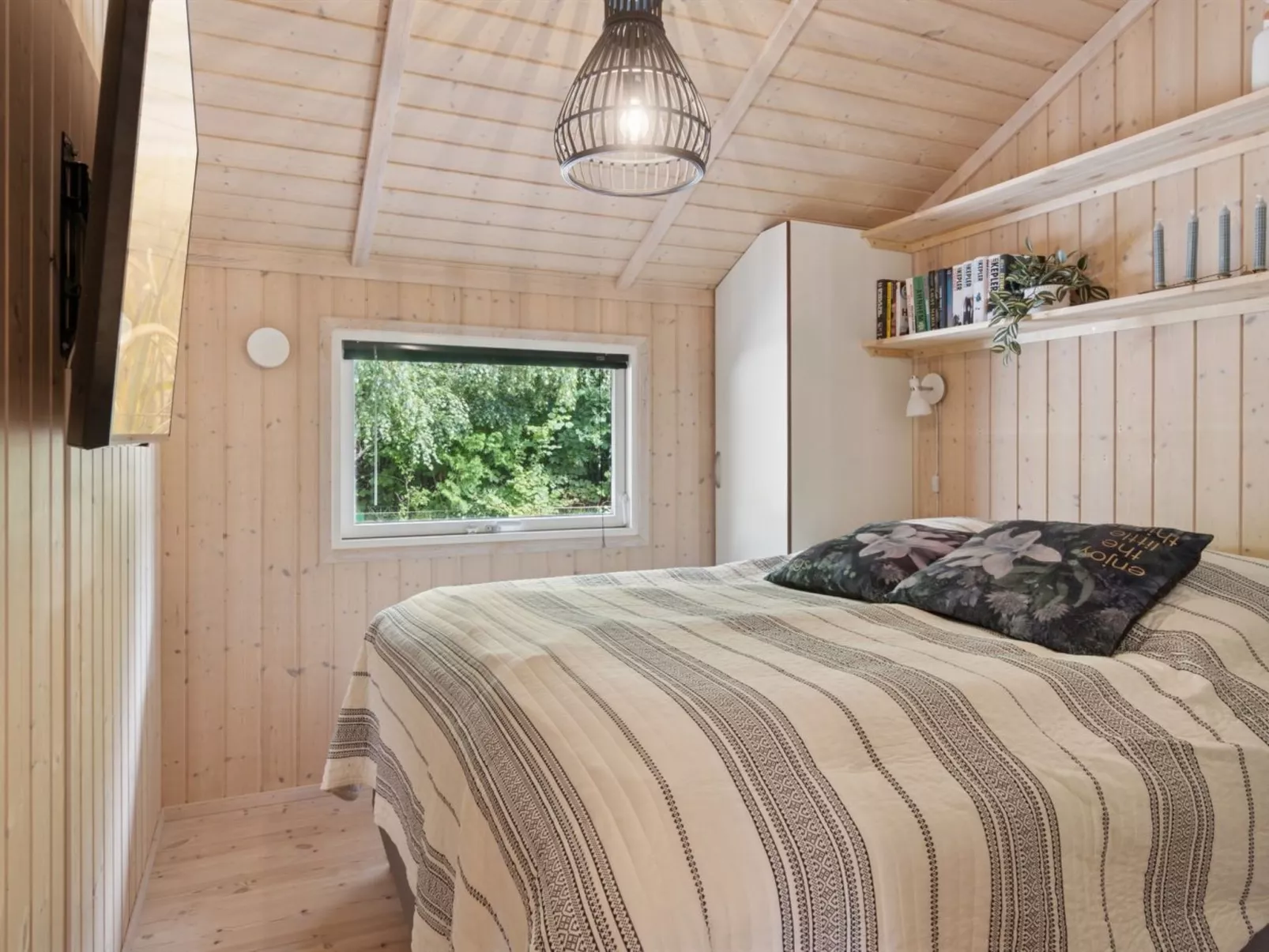 "Emelita" - 175m from the sea-Binnen