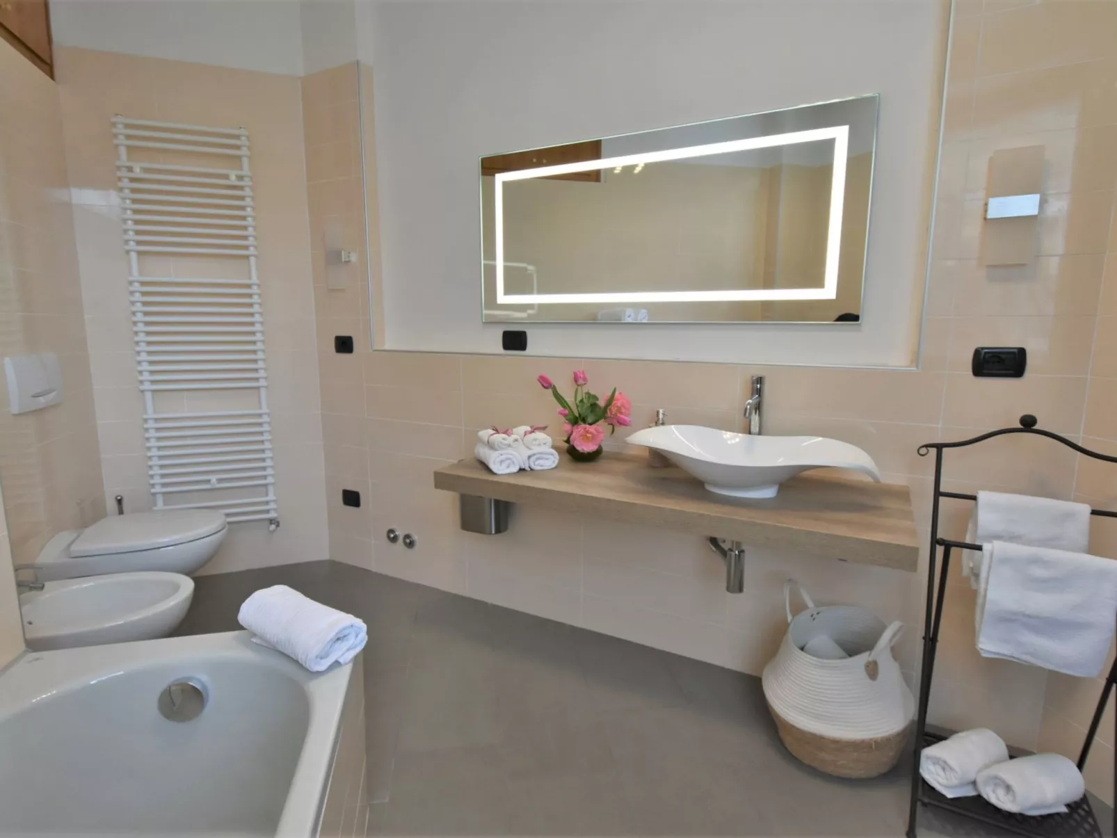 Valley View Pool Apartment-Binnen