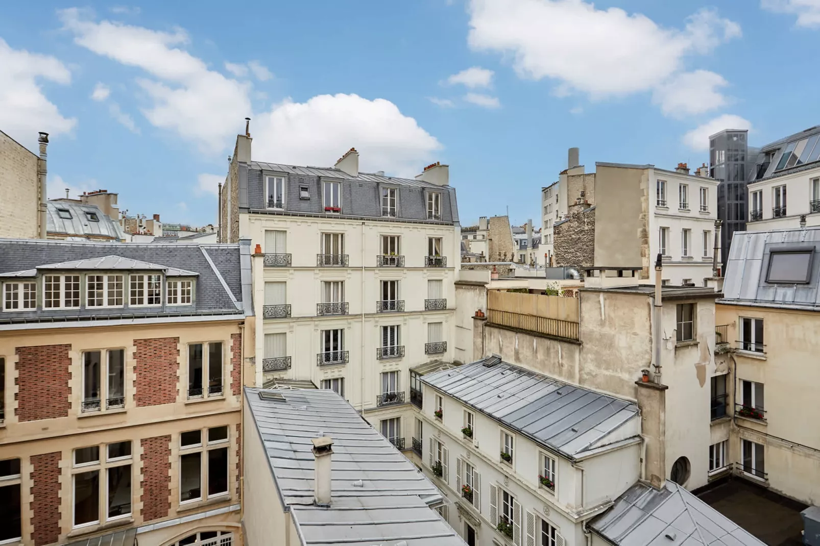 COLISEE B-Image-tags.