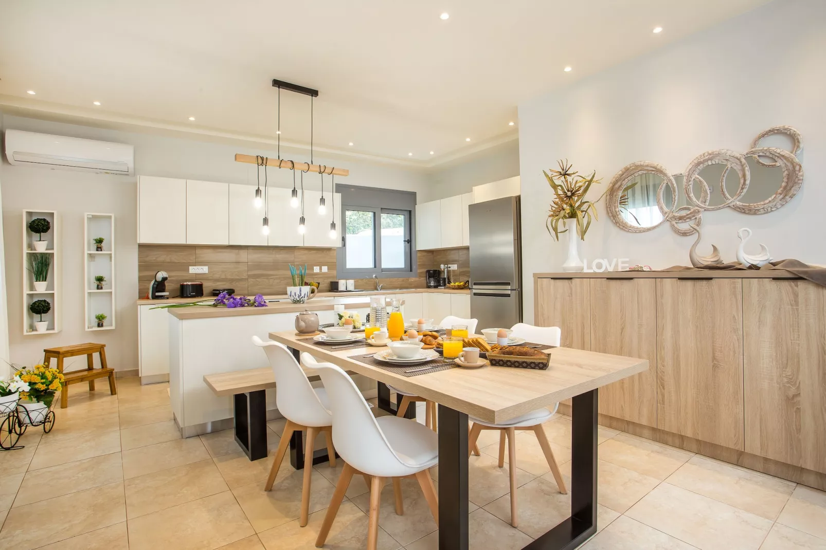 The Sisters Villa-Eetkamer