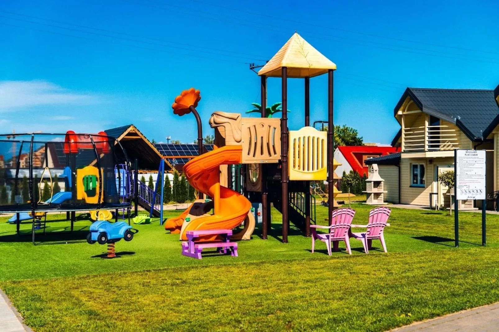 Domek piętrowy 8-osobowy Ustronie Morskie-Tuinen zomer