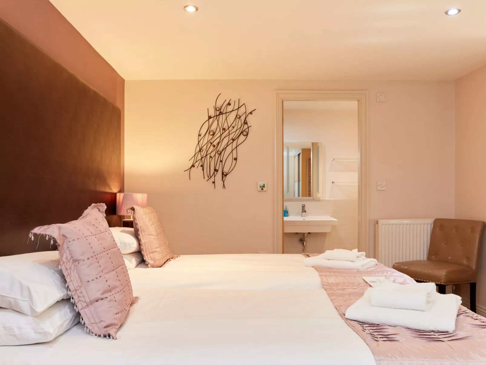 Sunshine Cottage-Binnen