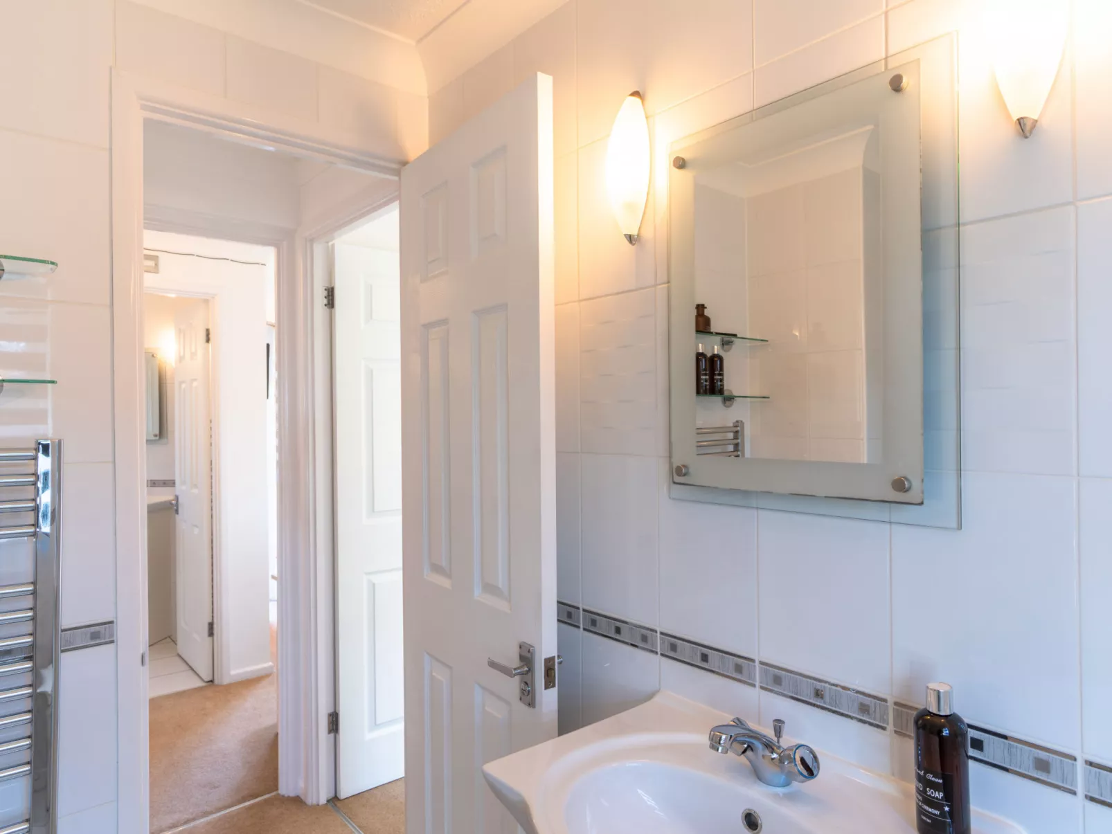 Serendipity Lodge-Binnen