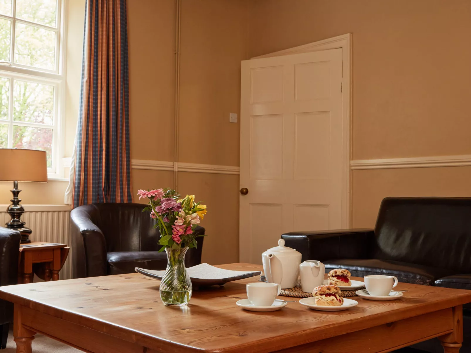 The Farmhouse-Binnen