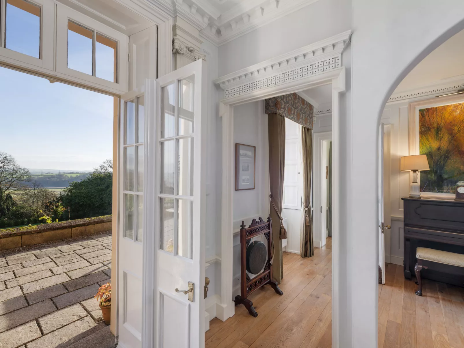 Historic Castle on River Tamar-Binnen