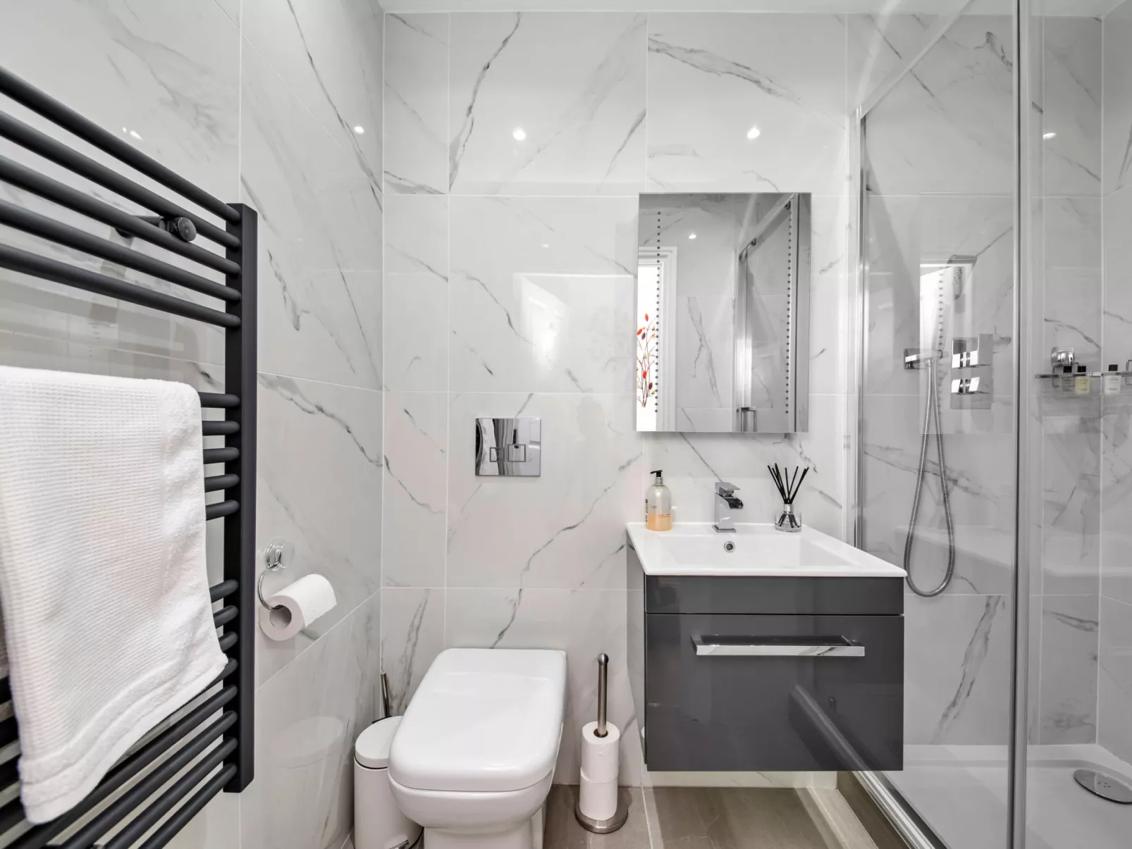 The Bank House-Binnen