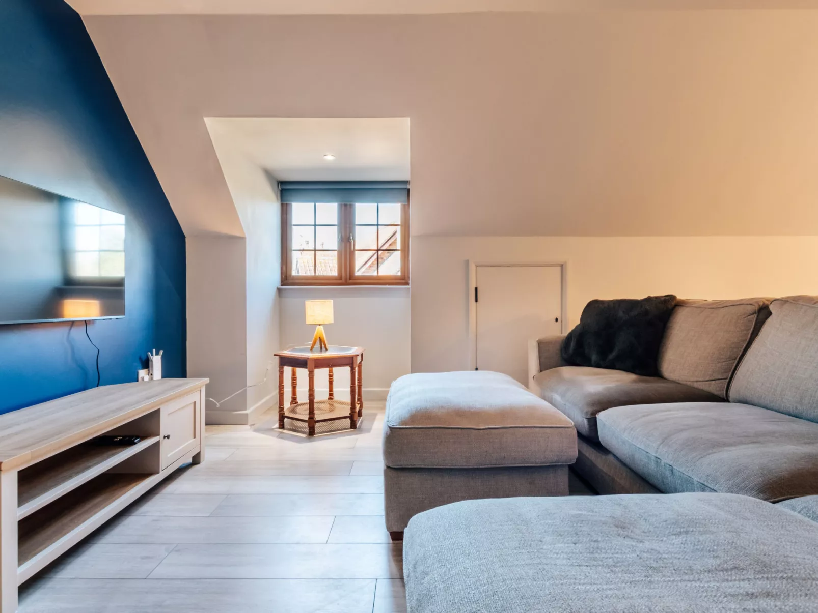 Hazel Rose Cottage-Binnen