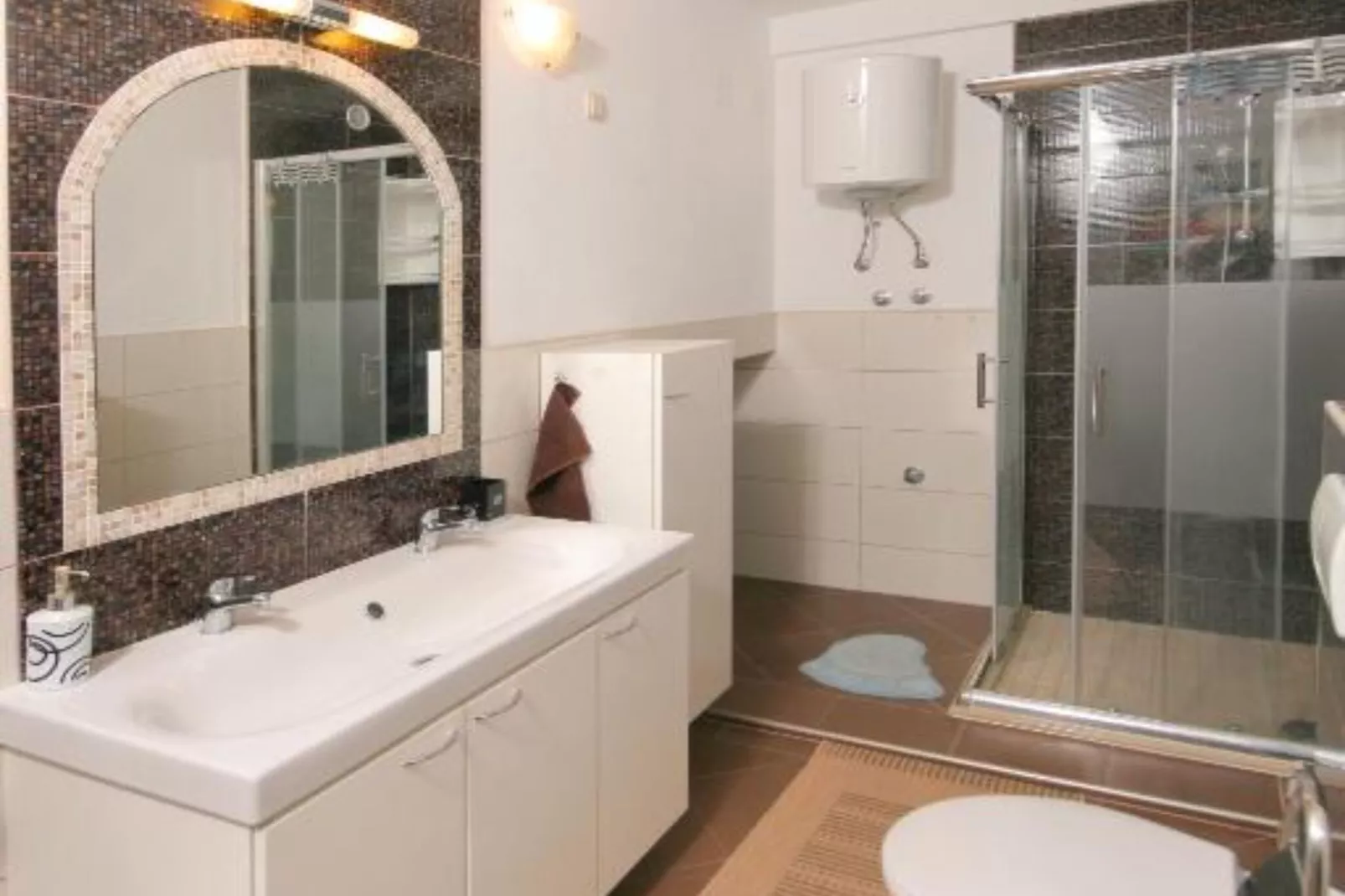 Apartment Libe with Sea View Trogir - Two Bedroom Apartment with Balcony-Badkamer