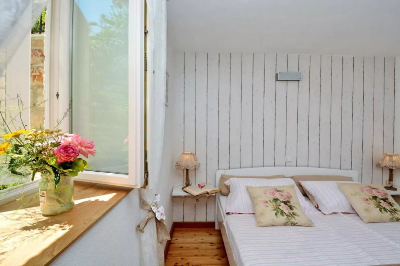 One-Bedroom Apartment (Lovor)-Slaapkamer