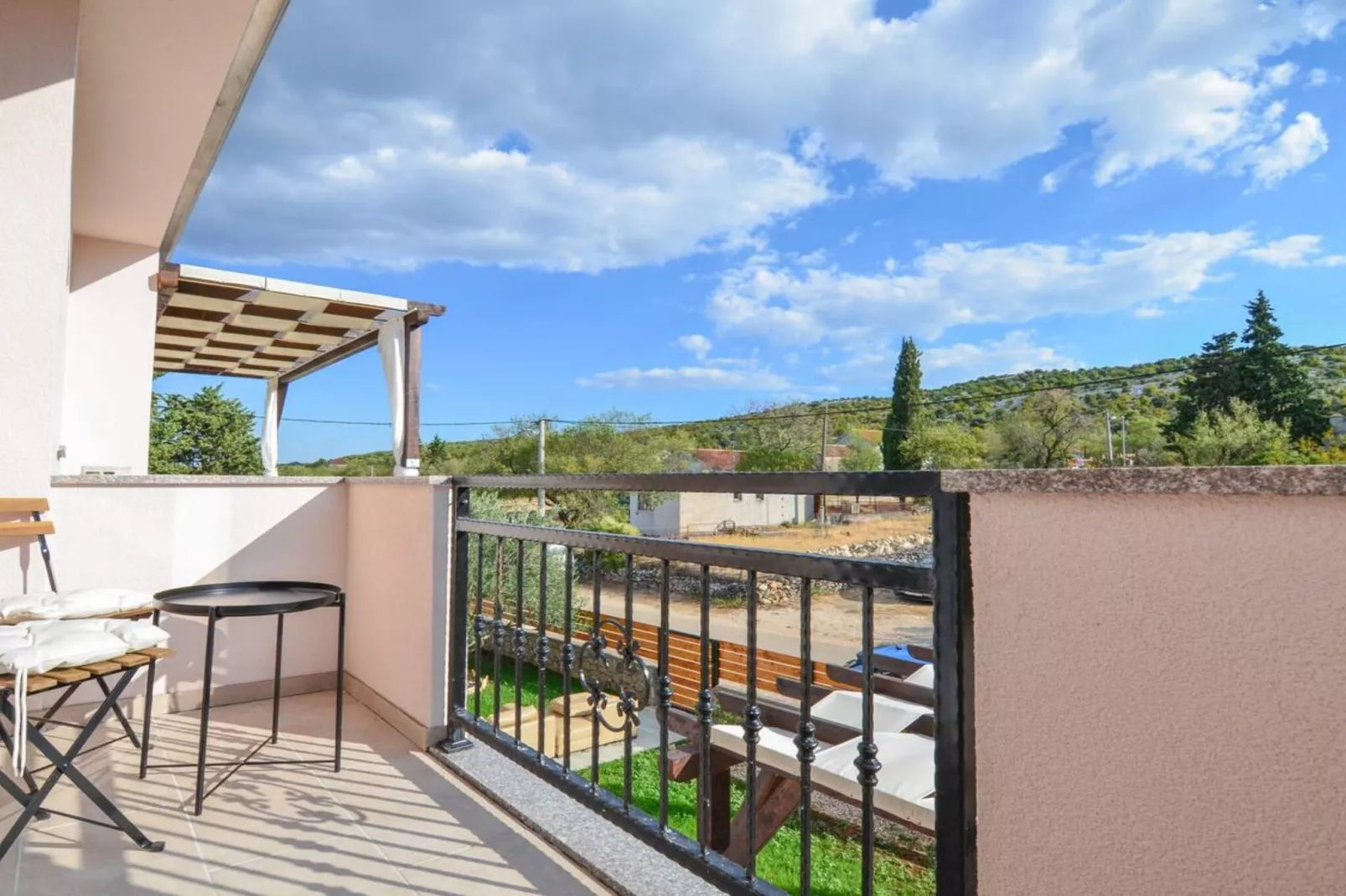 Villa With Pool-Terrasbalkon