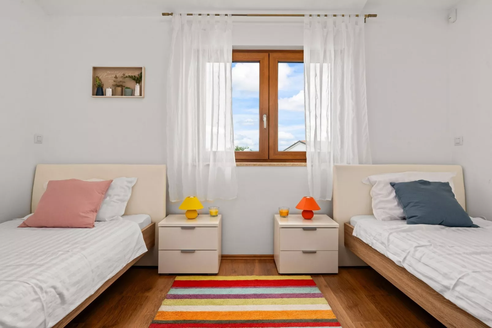 Holiday Home Mlačić - Three Bedroom Holiday Home with Pool-Slaapkamer