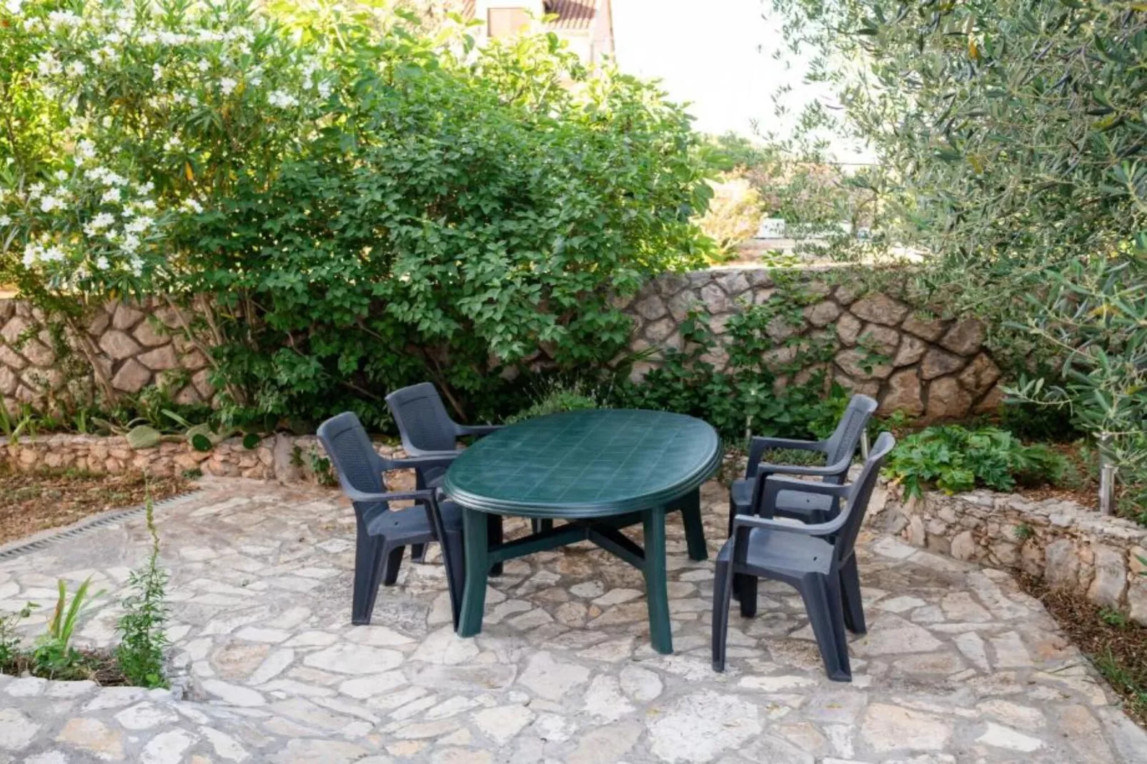 One Bedroom Apartment With Terrace (A1)-Niet-getagd