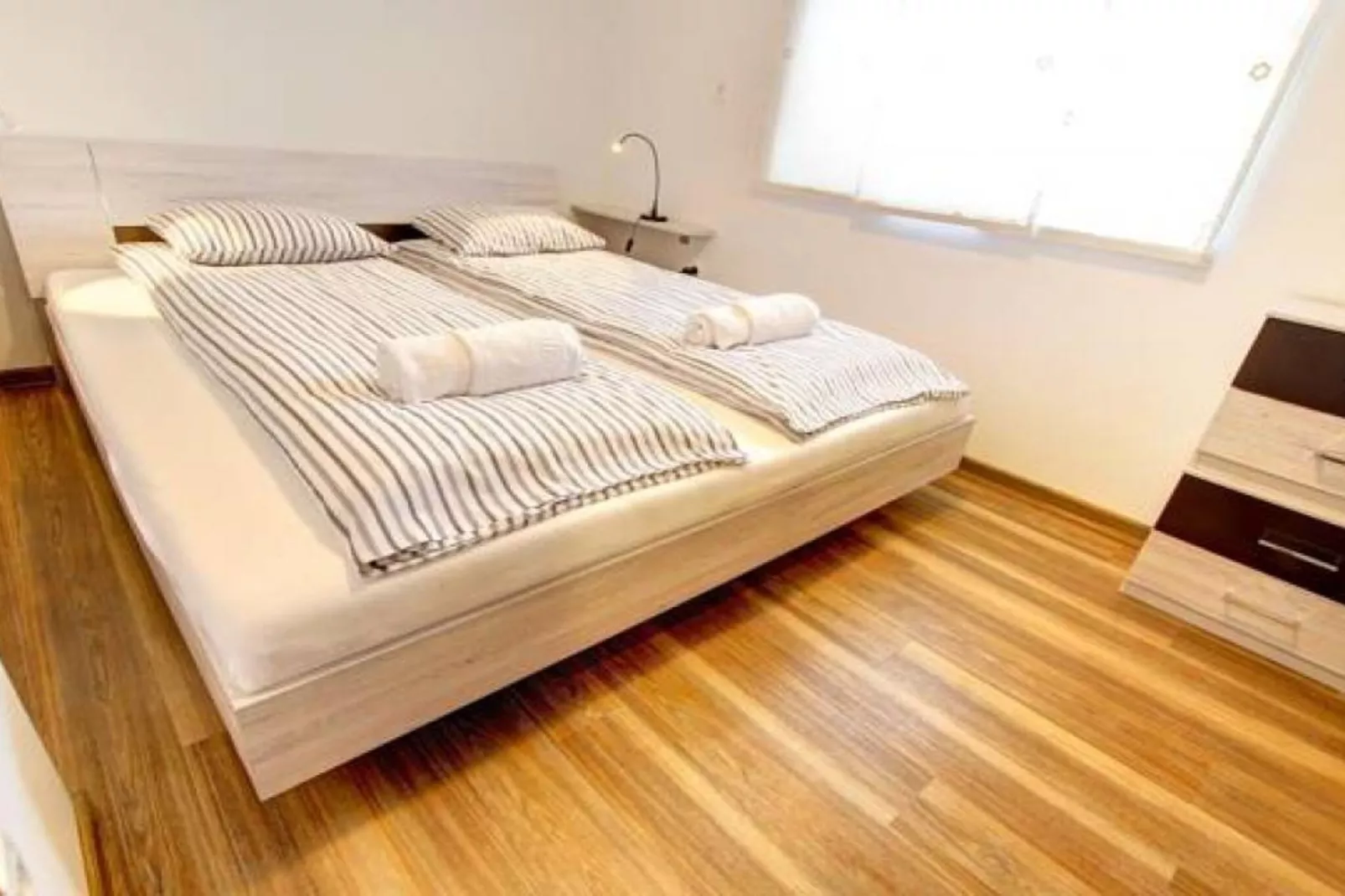 Stylish Retreat with BBQ and Modern Amenities near Terme - Three Bedroom Apartment-Slaapkamer