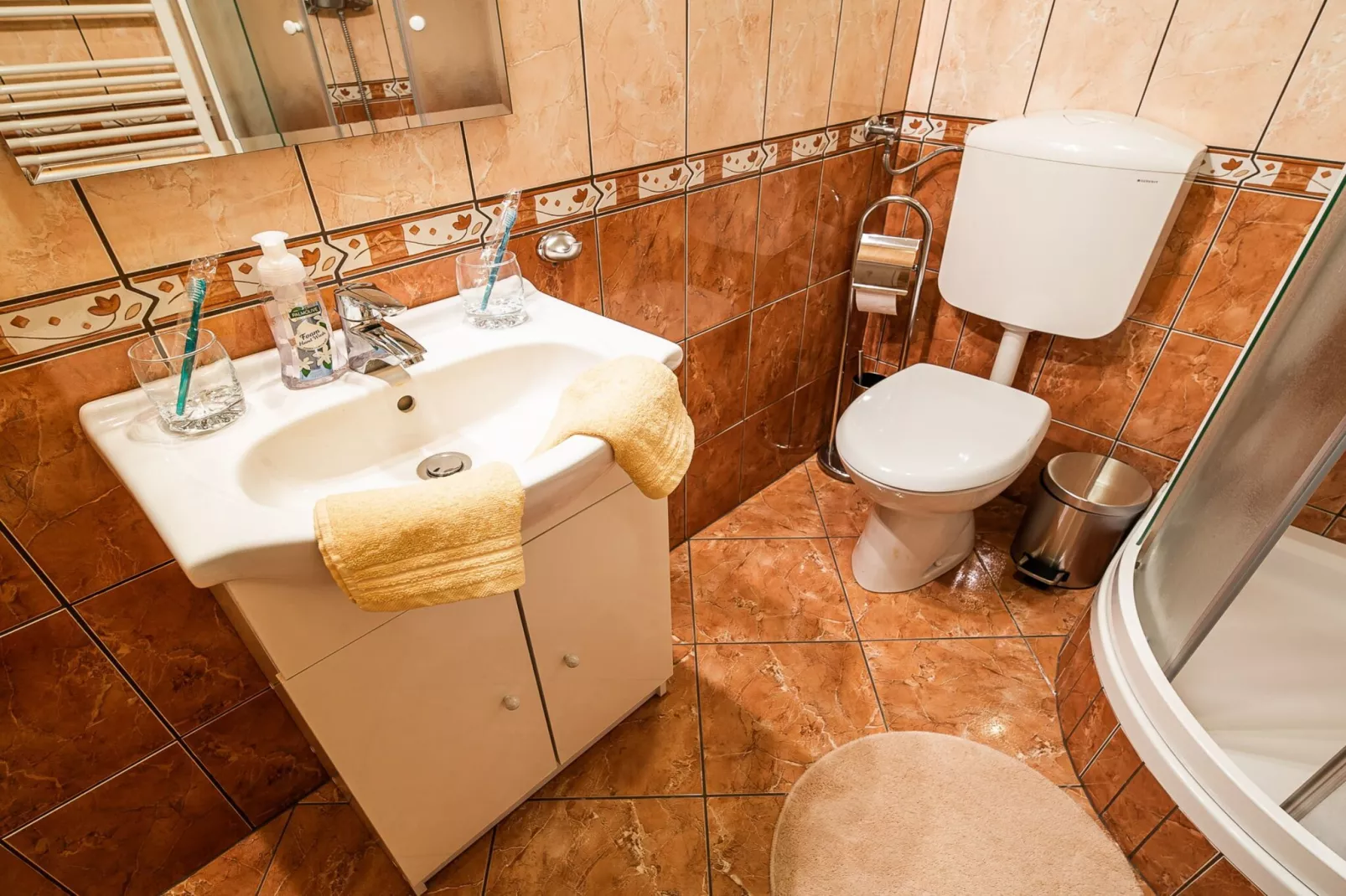 Elegant and Stylish Retreat Apartments with Terrace - Studio Apartment with Terrace-Badkamer