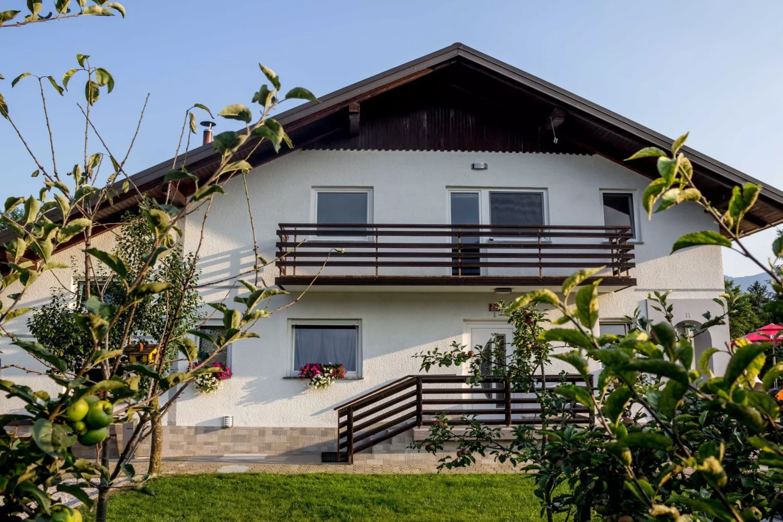 Cozy Holiday Home with Garden, BBQ, and Outdoor Dining Area in Rečica ob Savinji - Two Bedroom Apartment-Buitenlucht
