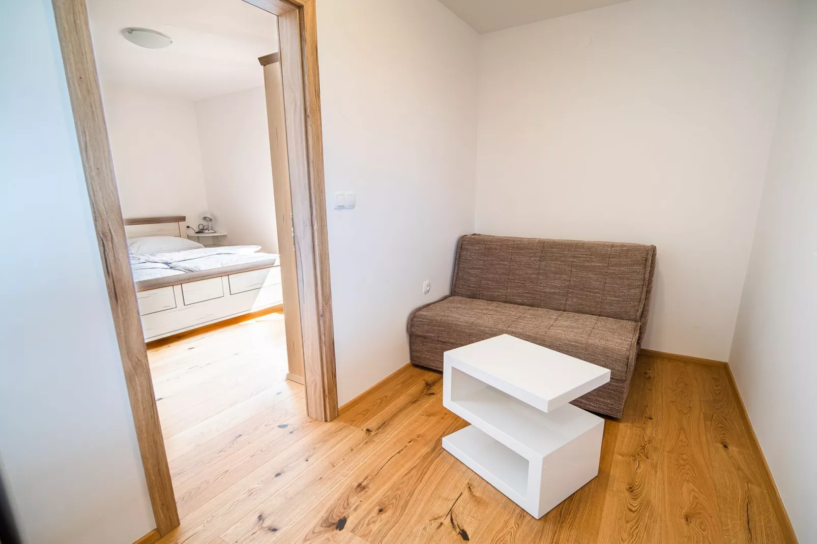 Serene Hollow Holiday Home with Mountain View - Two Bedroom Holiday Home with Mountain View-Slaapkamer