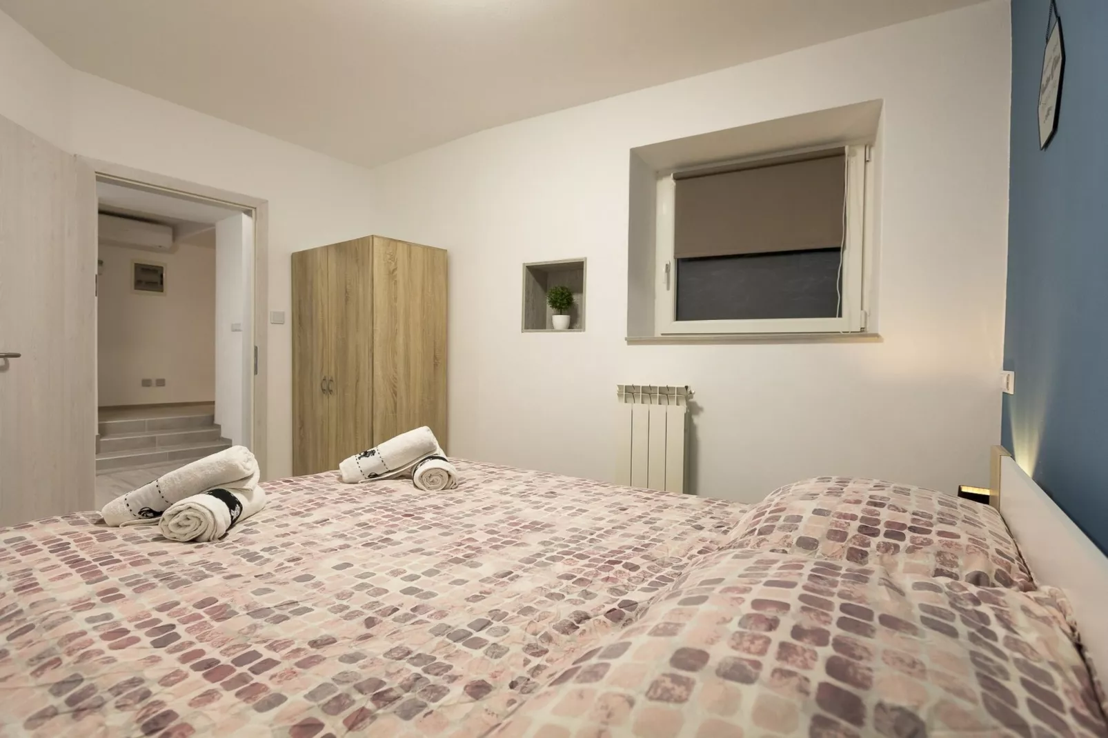 Downtown Koper Spacious Apartment with Balcony - Two Bedroom Apartment with Balcony-Slaapkamer