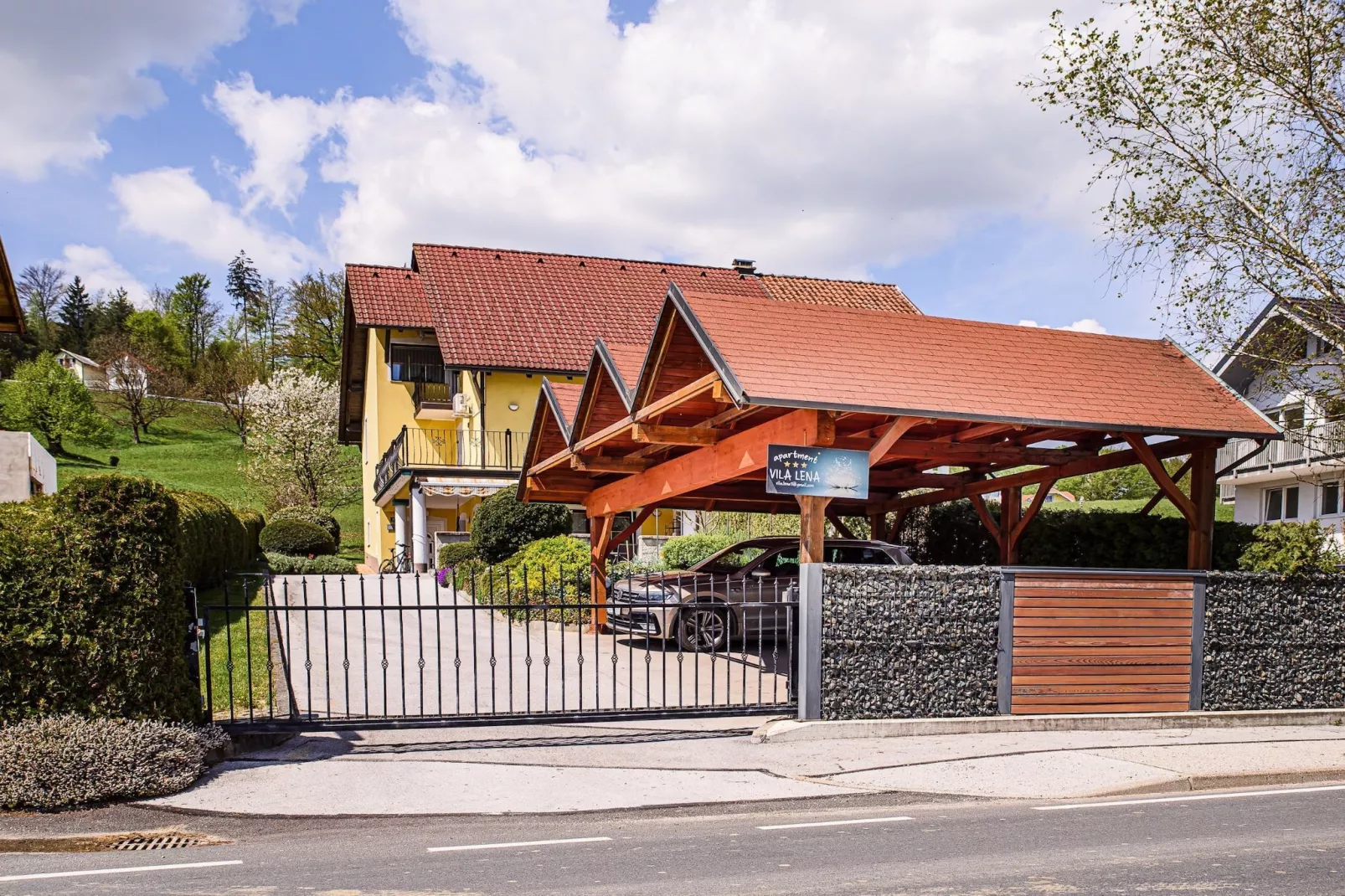 Sunny and Spacious Apartments with Terrace near Water Park - One Bedroom Apartment with Terrace-Buitenlucht