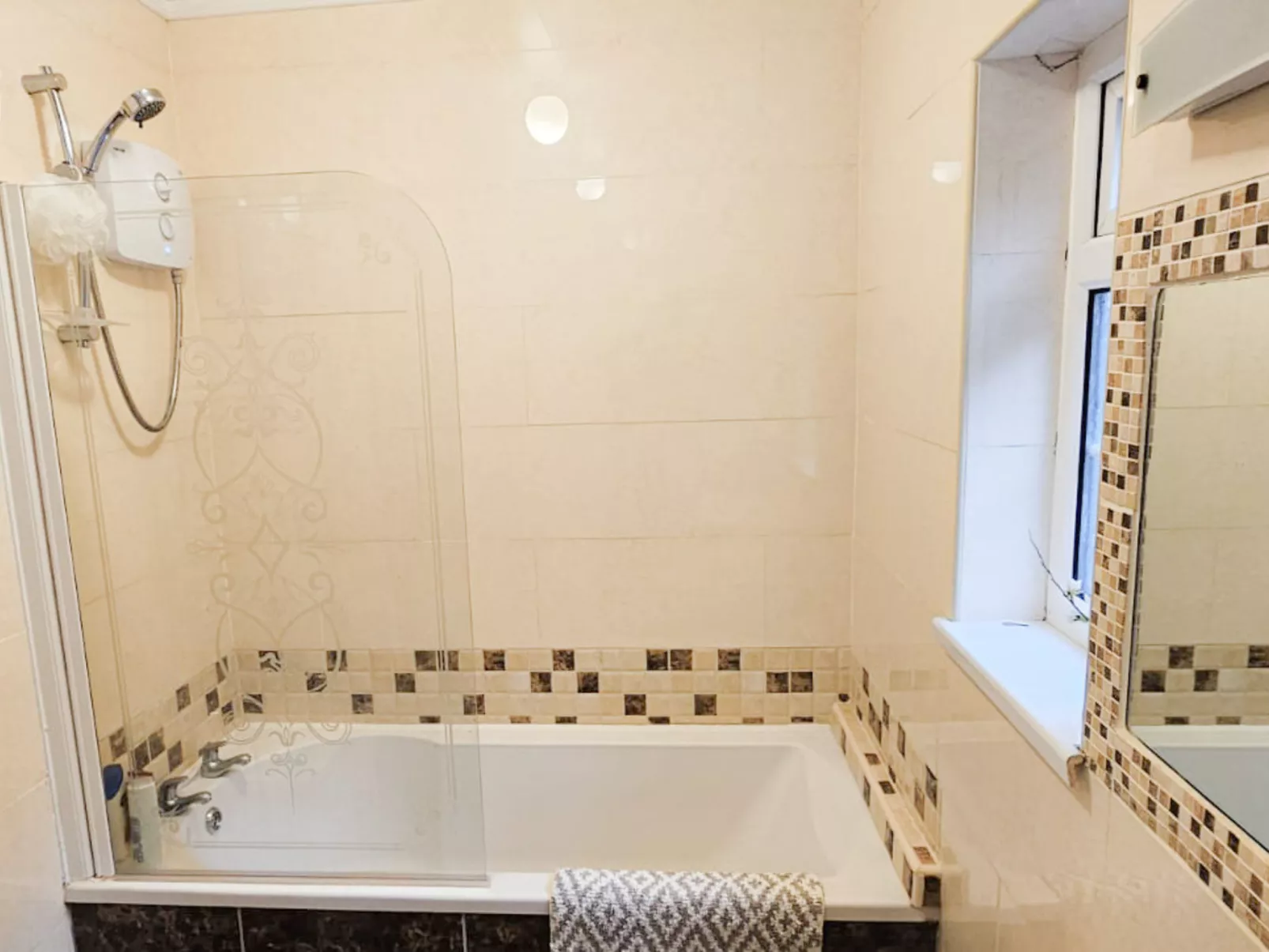 Passage East Holiday Home-Binnen