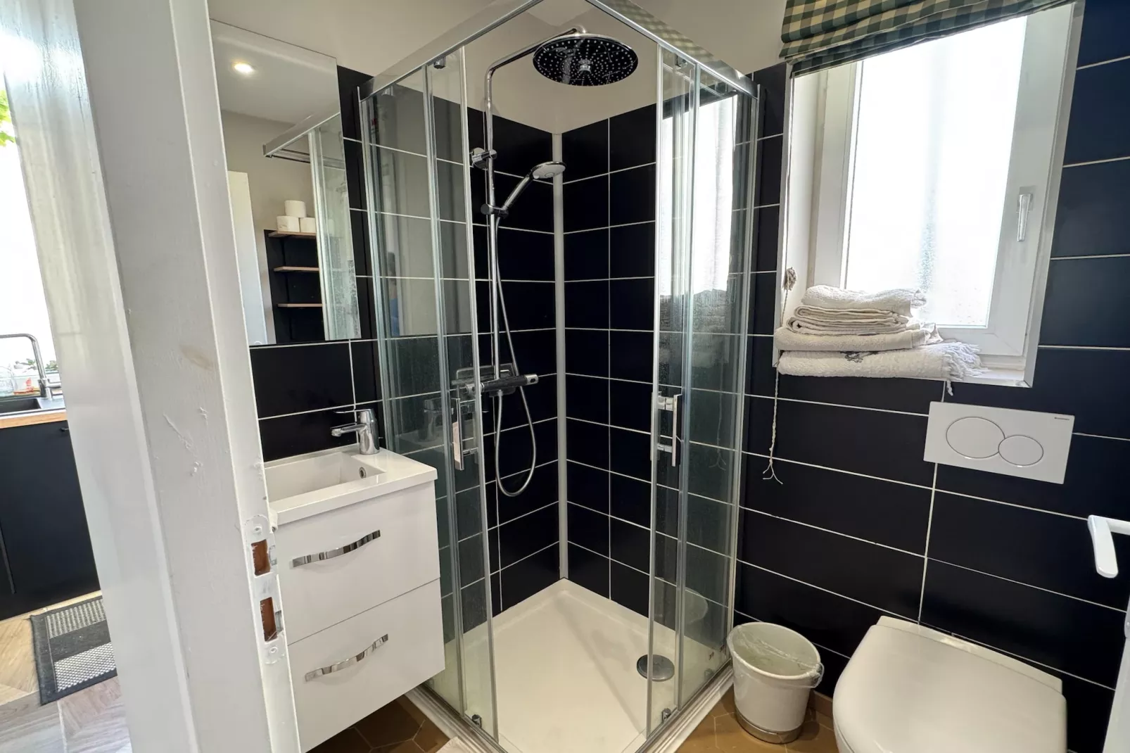 Appartement avec la petite cour-Badkamer