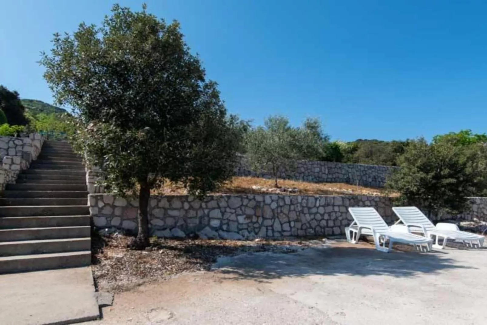 Spacious and Cozy Seafront Apartments - One Bedroom Apartment with Terrace and Sea View-Buitenlucht