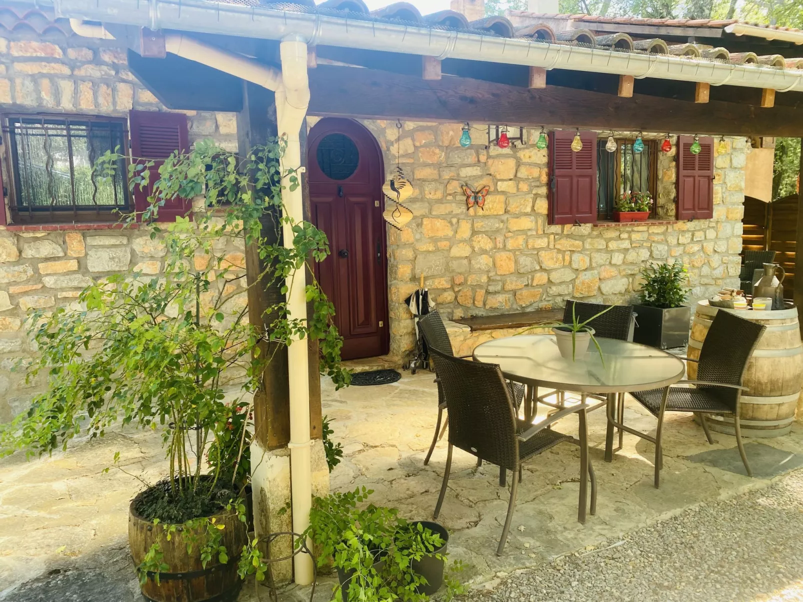 Les Pierres Fleuries-Buiten