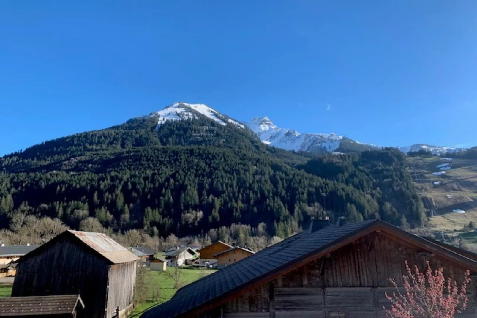 Les Sorbiers-Uitzicht zomer