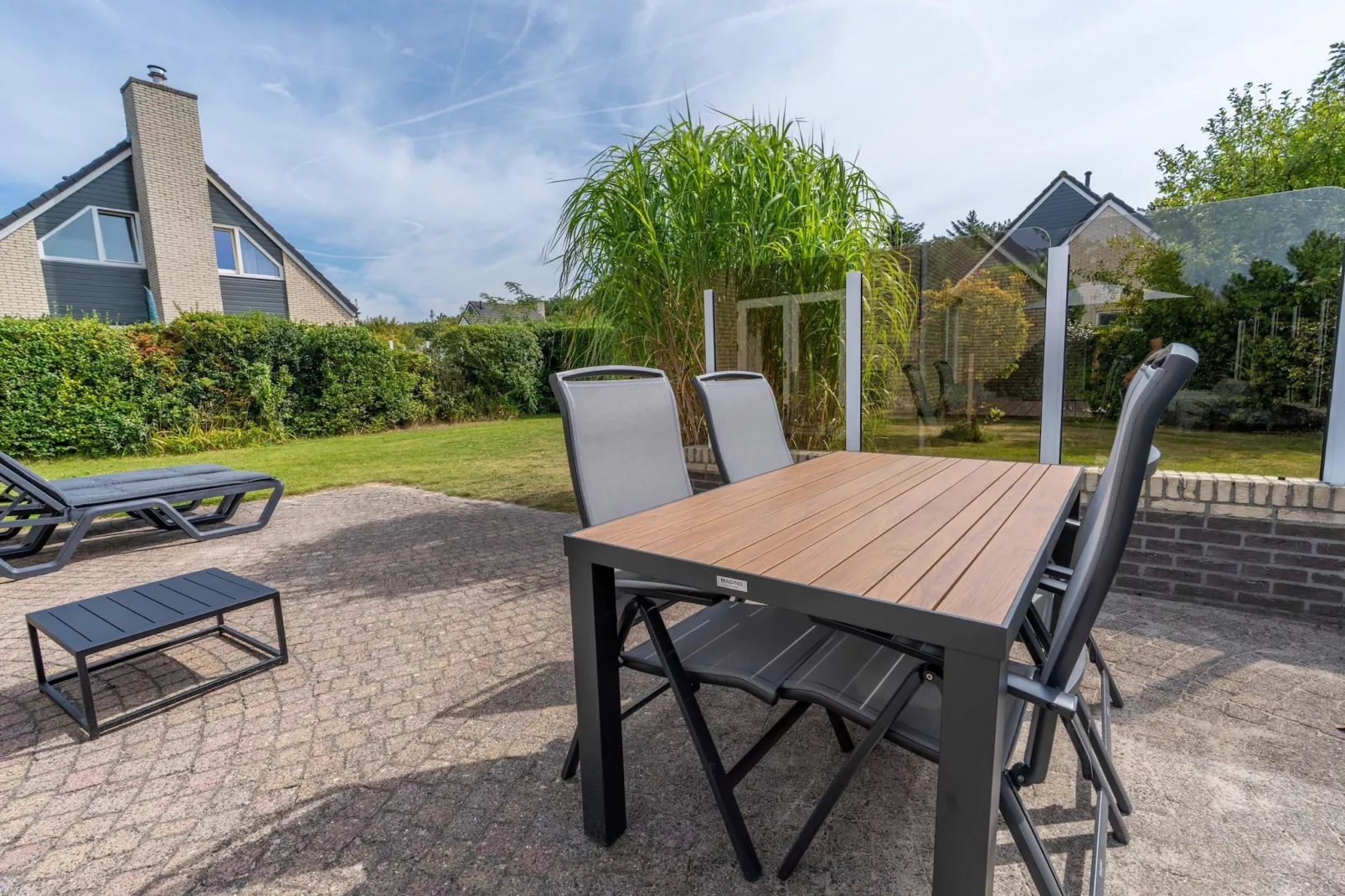 Kamperfoelie 61-Terras