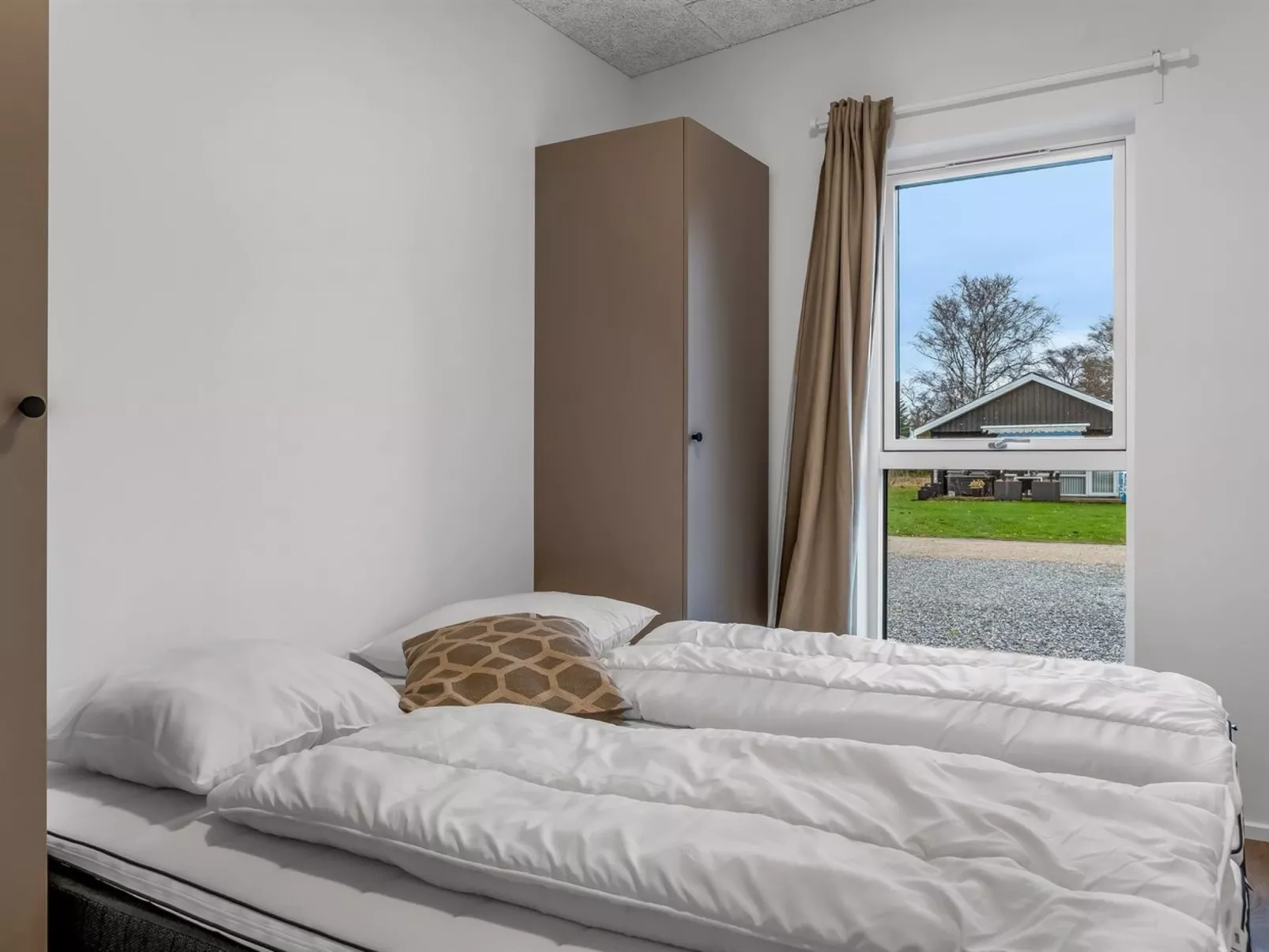 "Barnet" - 180m to the fjord-Binnen